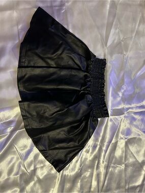 SHEIN Black Faux Leather Puffy Skirt- Pageant Bottoms. 👑